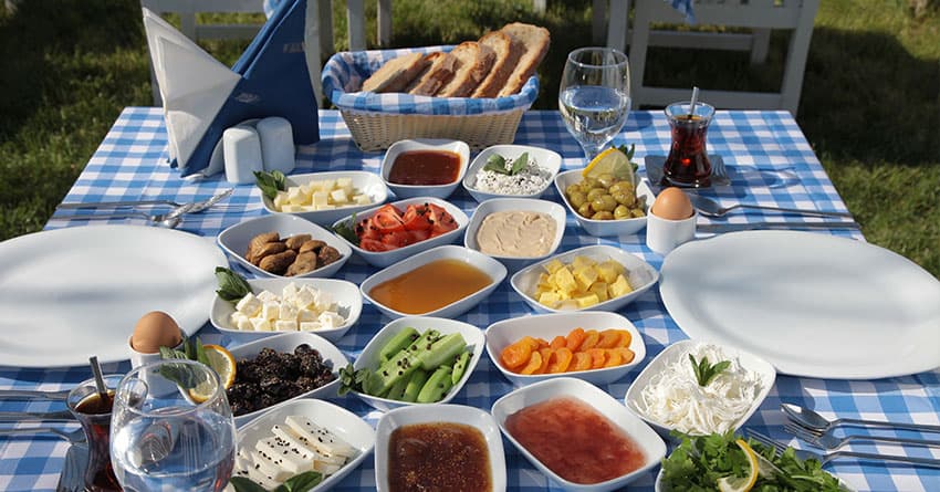 TUNALI HİLMİ AÇIK HAVA KAHVALTI MEKANLARI