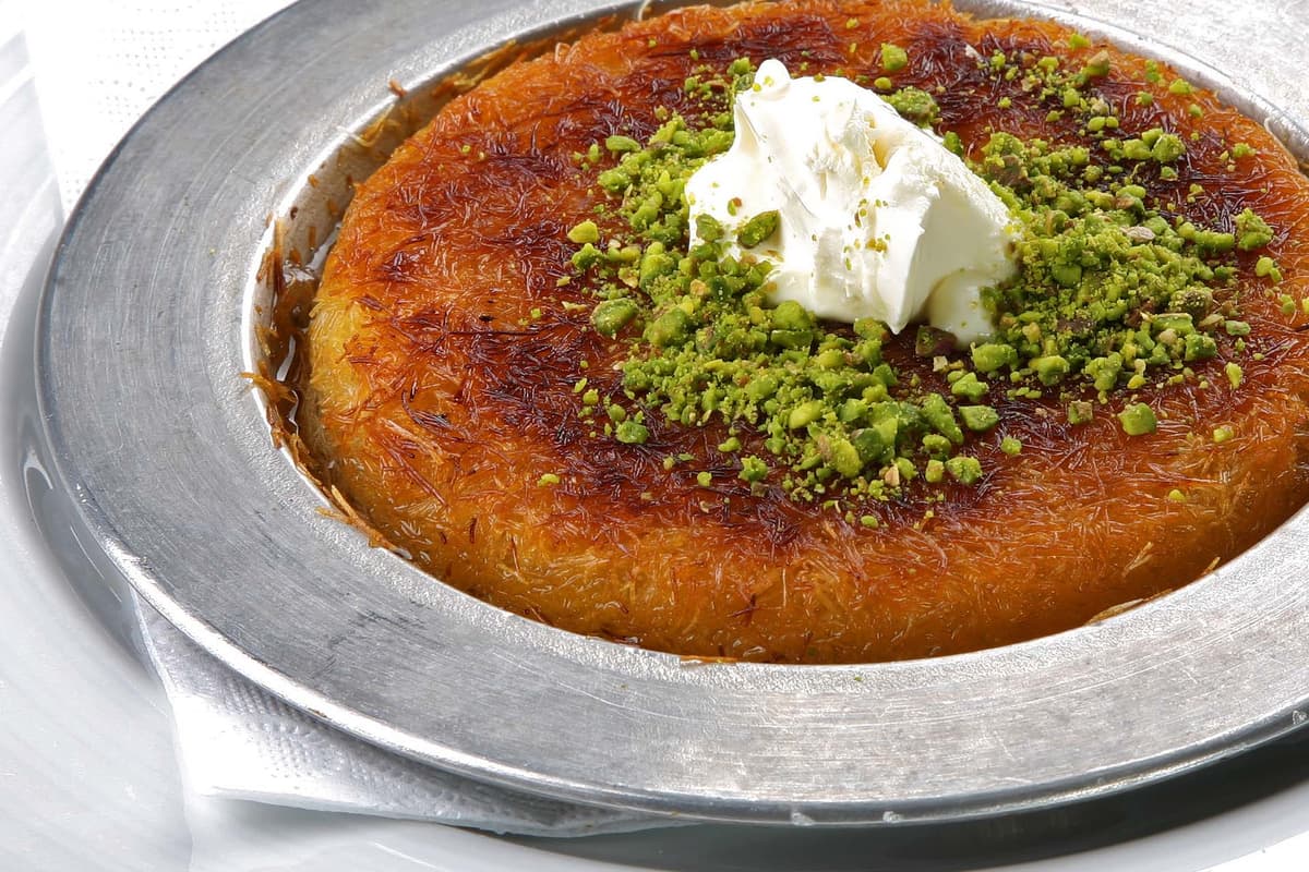 GÜNEYDOĞUNUN SICAK VE PEYNİRLİ TATLISI: KÜNEFE