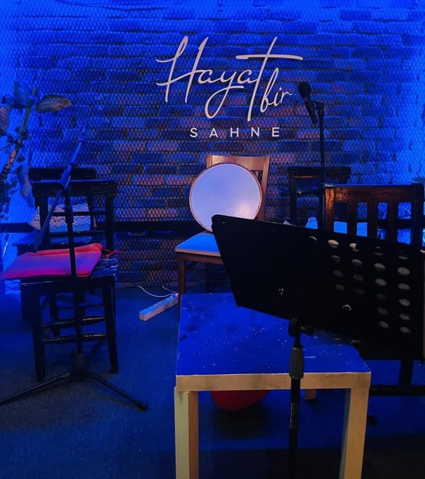 Hayat Bir Sahne - 12. Fotoğraf