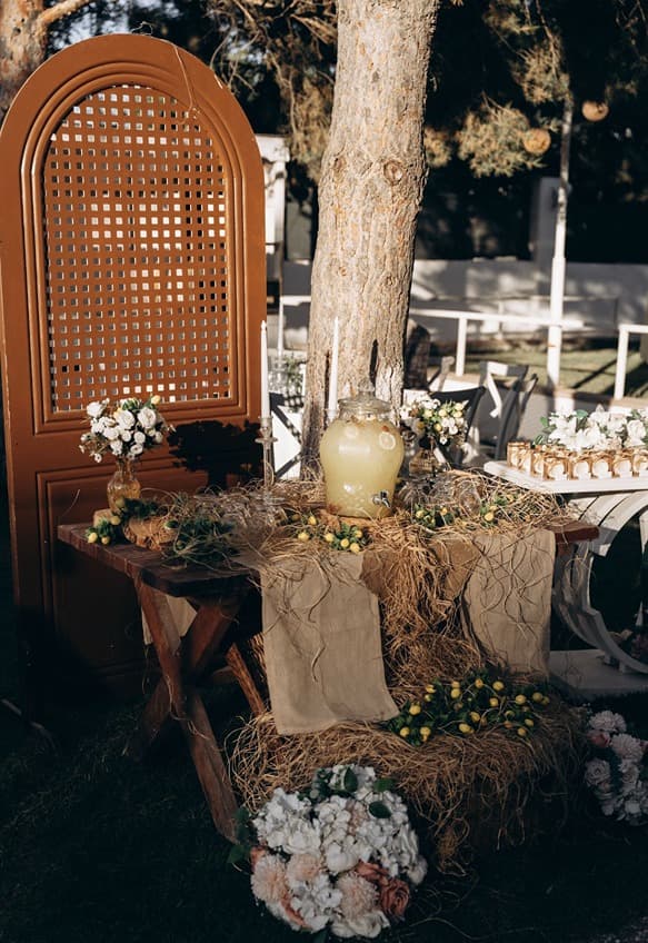 Mango Garden İs Sahne 