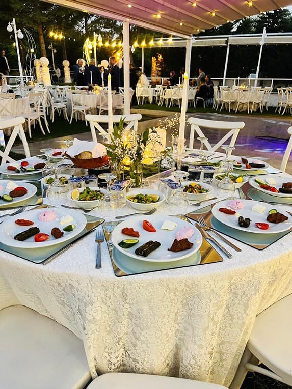 Mango Garden İs Sahne 